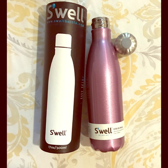 Swell Other - Swell ‘Velvet Crimson’ insulated water bottle NWT.